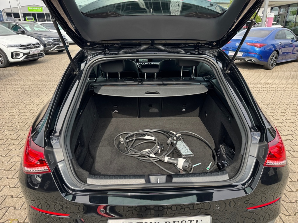 CLA 250e SB 8G-DCT+SHZ+NAVI+MBUX+RFK+PARK-P+LED