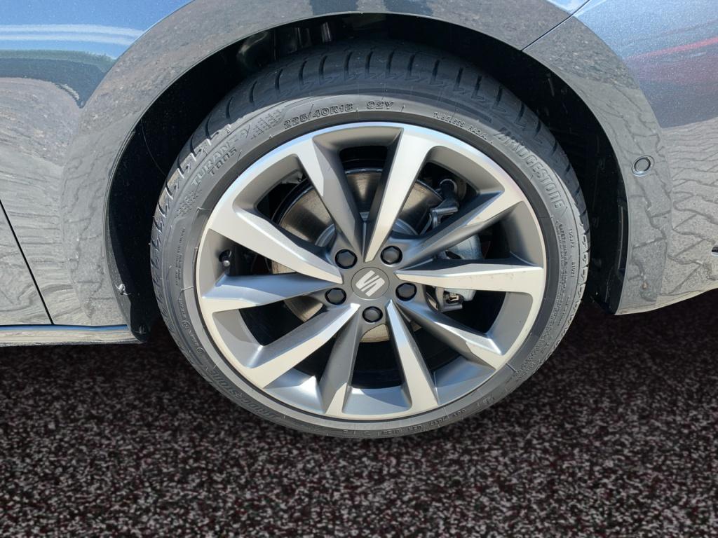 Leon FR 2.0 TDI 7G-DSG+PANO+NAVI+SEAT-CONNECT+LED