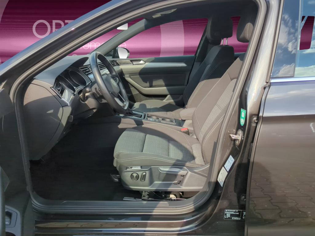 Passat Variant 2.0 TDI DSG SHZ+NAVI+ACC+LED+AHK
