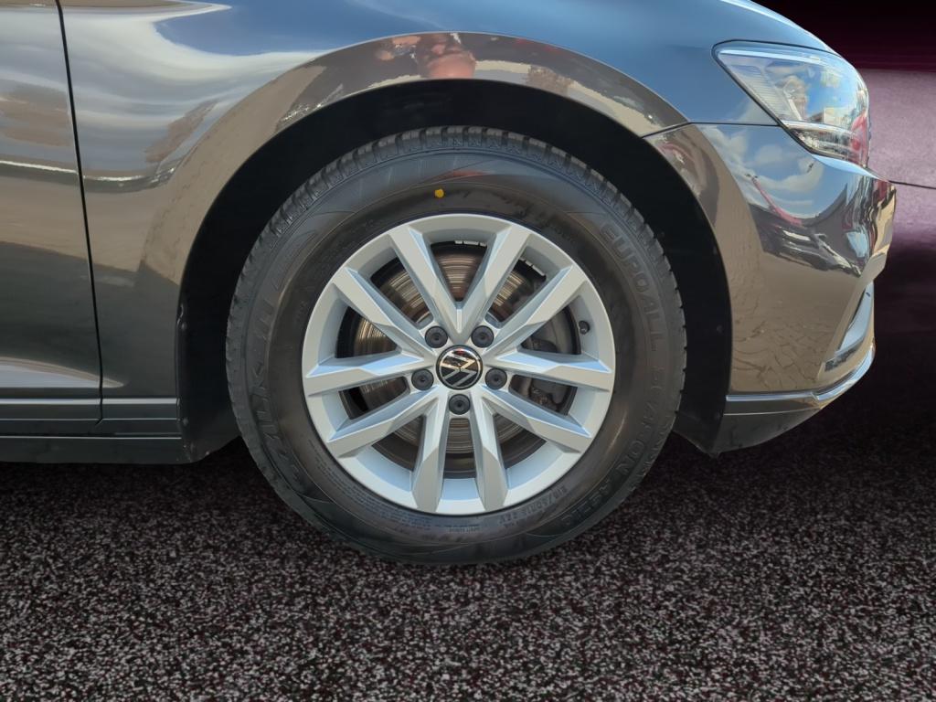 Passat Variant 2.0 TDI DSG SHZ+NAVI+ACC+LED+AHK