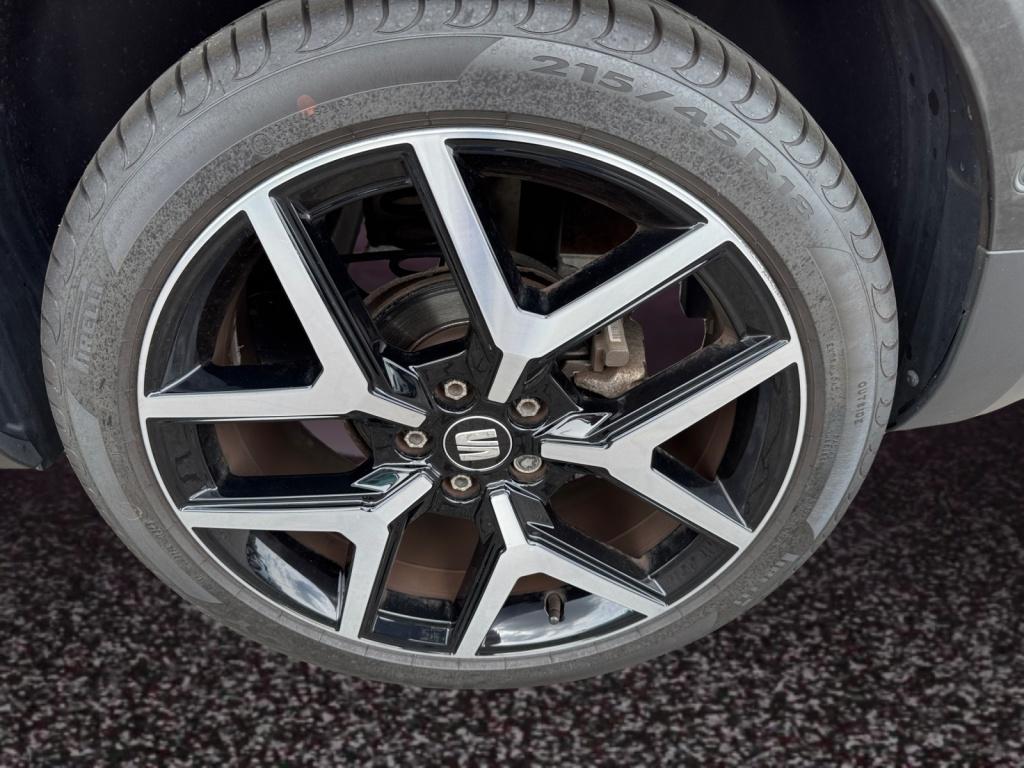 Arona 1.0TSI FR+18+NAVI+DAB+SHZ+KAMERA+LED+TOT