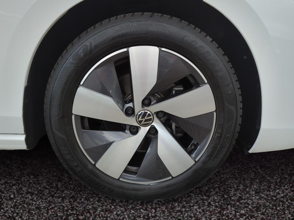 Passat 2.0TDI Business AHK+NAVI+IQDRIVE+SHZ+ACC