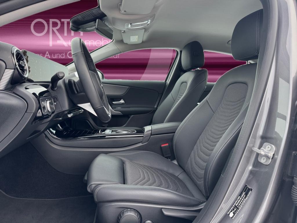 A 180d 8G-DCT Limousine NAVI+AHK+LED+SHZ+KAMERA