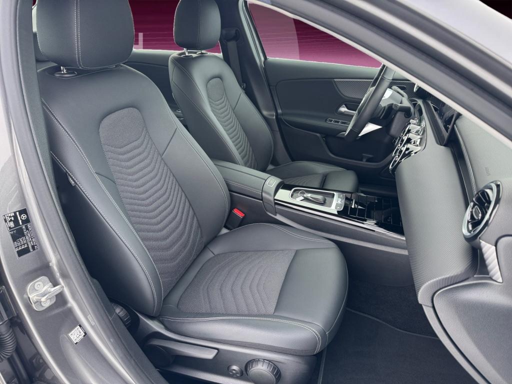 A 180d 8G-DCT Limousine NAVI+AHK+LED+SHZ+KAMERA