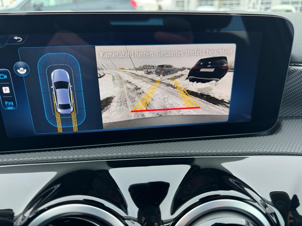 A 180d 8G-DCT Limousine NAVI+AHK+LED+SHZ+KAMERA