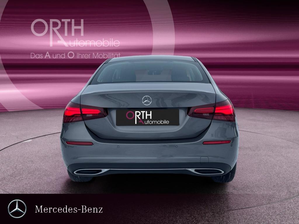 A 180d 8G-DCT Limousine NAVI+AHK+LED+SHZ+KAMERA