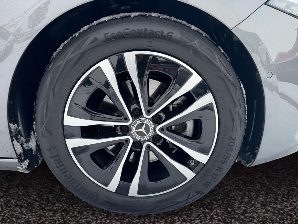 A 180d 8G-DCT Limousine NAVI+AHK+LED+SHZ+KAMERA