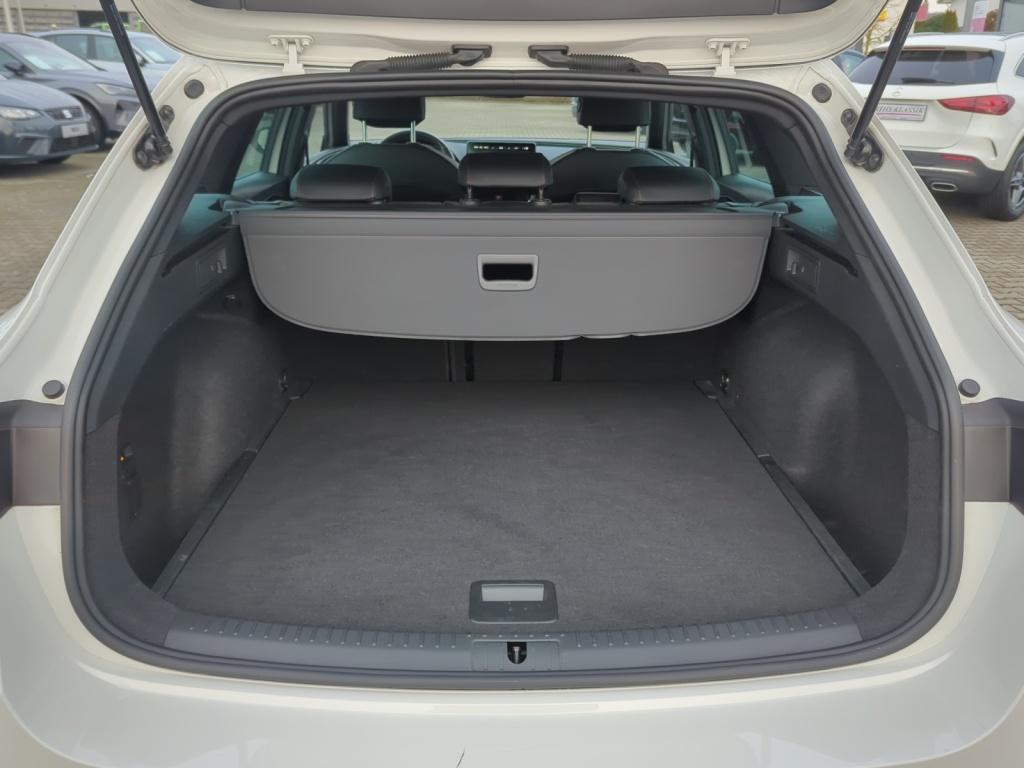 Leon SP 1.5 eTSI AUT. FR+NAVI+SHZ+LED+AHK+RFK LM