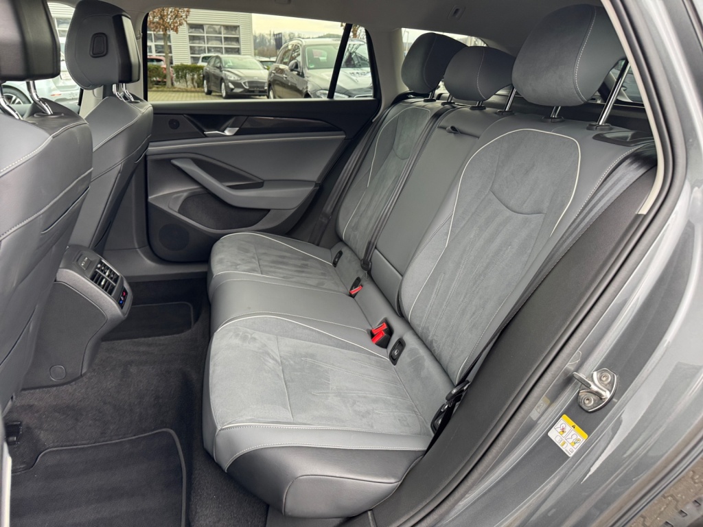 Passat 1.5 eTSI Business NAVI+SHZ+ACC+LED+RFK LM