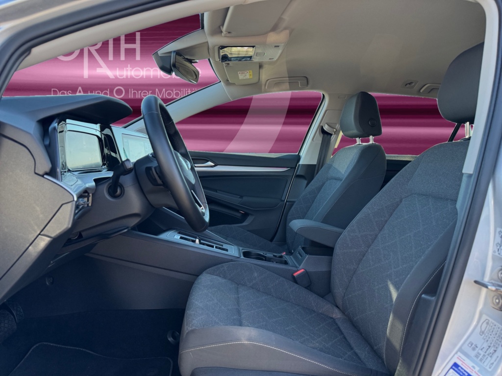 Golf VIII Variant LIFE 2.0 TDI DSG+NAVI+SHZ+LED