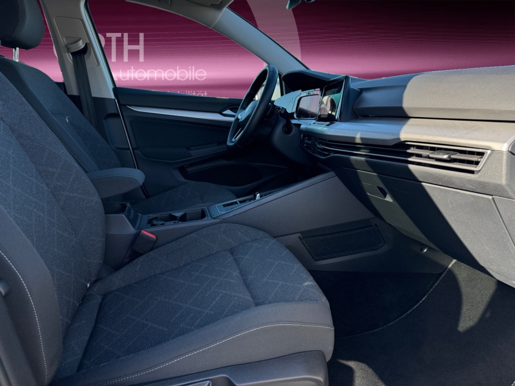 Golf VIII Variant LIFE 2.0 TDI DSG+NAVI+SHZ+LED