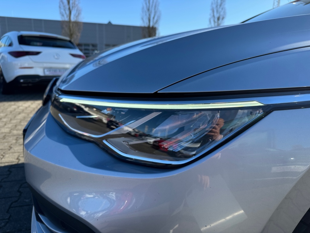 Golf VIII Variant LIFE 2.0 TDI DSG+NAVI+SHZ+LED