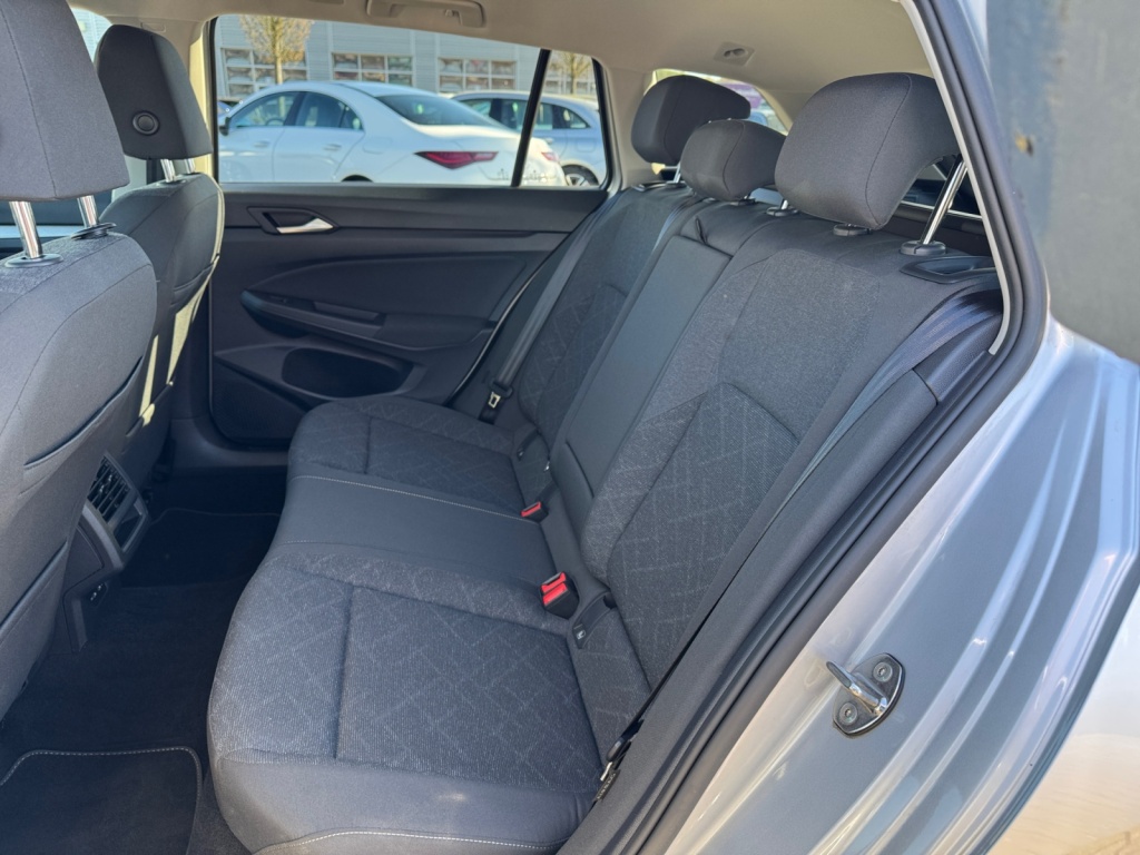 Golf VIII Variant LIFE 2.0 TDI DSG+NAVI+SHZ+LED