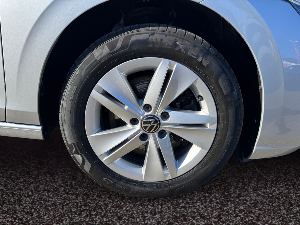 Golf VIII Variant LIFE 2.0 TDI DSG+NAVI+SHZ+LED