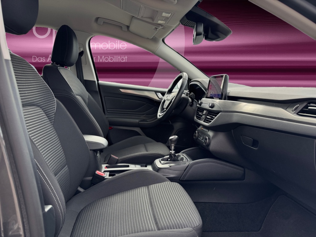 Focus 2.0 EcoBlue Titanium NAVI+CAR-PLAY+SHZ+LED