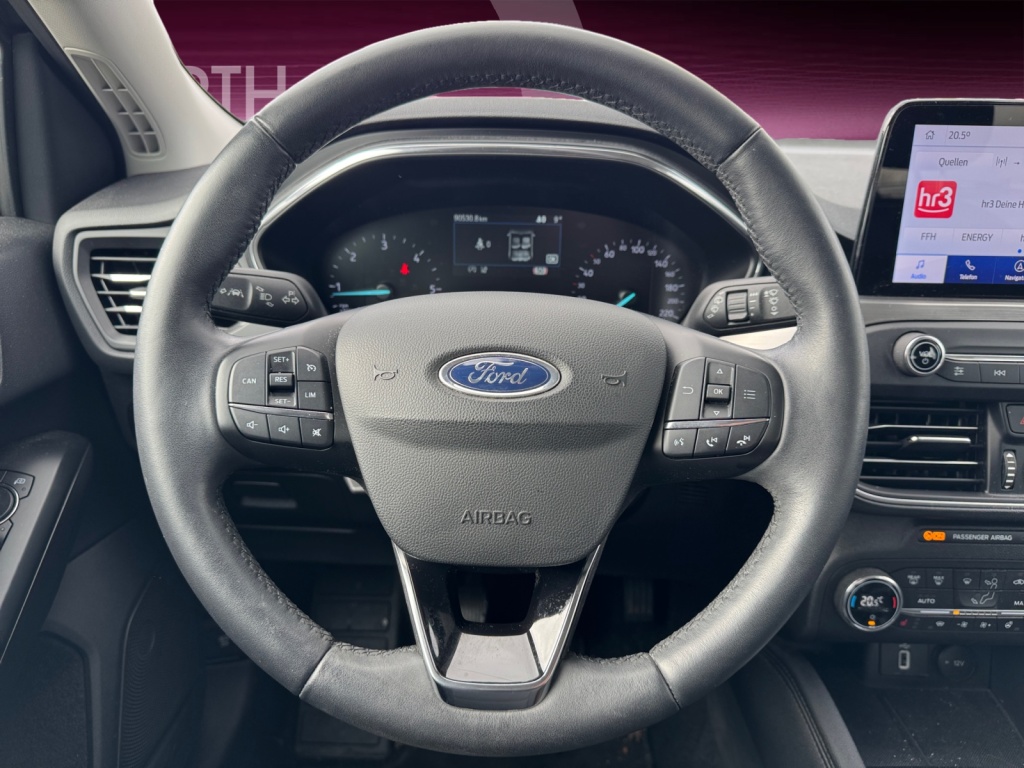 Focus 2.0 EcoBlue Titanium NAVI+CAR-PLAY+SHZ+LED