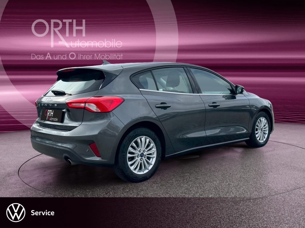 Focus 2.0 EcoBlue Titanium NAVI+CAR-PLAY+SHZ+LED