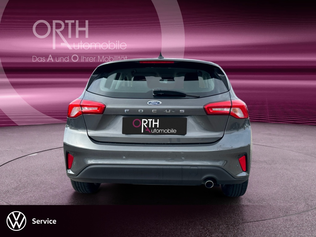 Focus 2.0 EcoBlue Titanium NAVI+CAR-PLAY+SHZ+LED