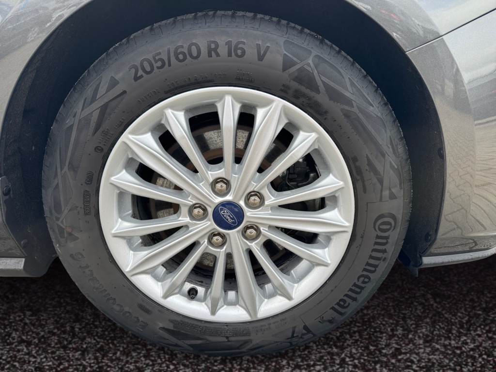 Focus 2.0 EcoBlue Titanium NAVI+CAR-PLAY+SHZ+LED