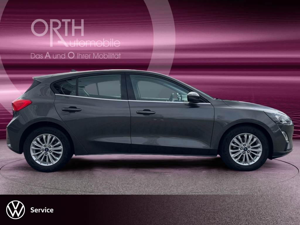 Focus 2.0 EcoBlue Titanium NAVI+CAR-PLAY+SHZ+LED