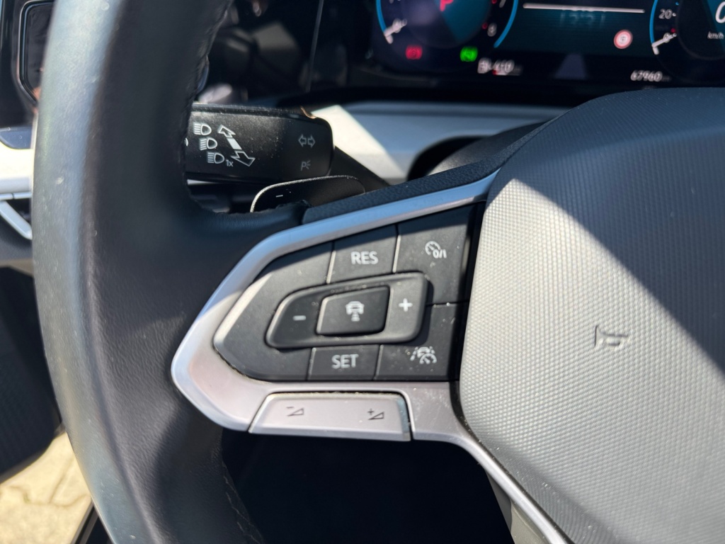 Golf VIII 1.5 eTSI Life AHK+NAVI+SHZ+ACC+LED ACC