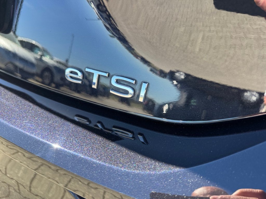 Golf VIII 1.5 eTSI Life AHK+NAVI+SHZ+ACC+LED ACC
