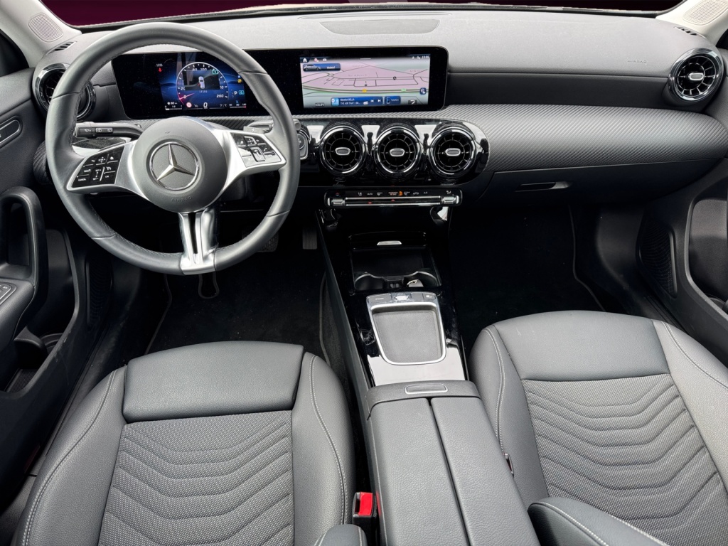 A 180 d 8-G DCT NAVI+KLIMA+SHZ+RFK+LED+SPUR+ALU