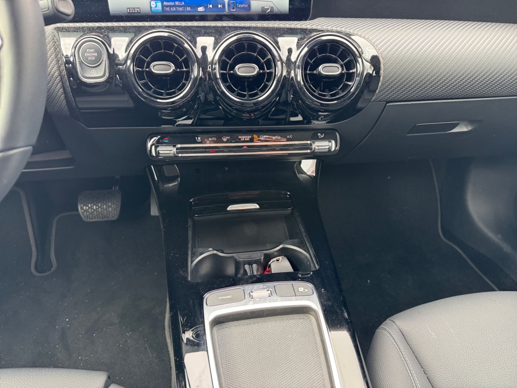 A 180 d 8-G DCT NAVI+KLIMA+SHZ+RFK+LED+SPUR+ALU