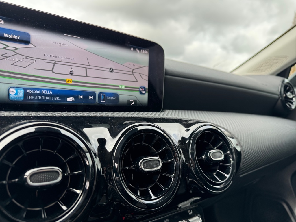 A 180 d 8-G DCT NAVI+KLIMA+SHZ+RFK+LED+SPUR+ALU