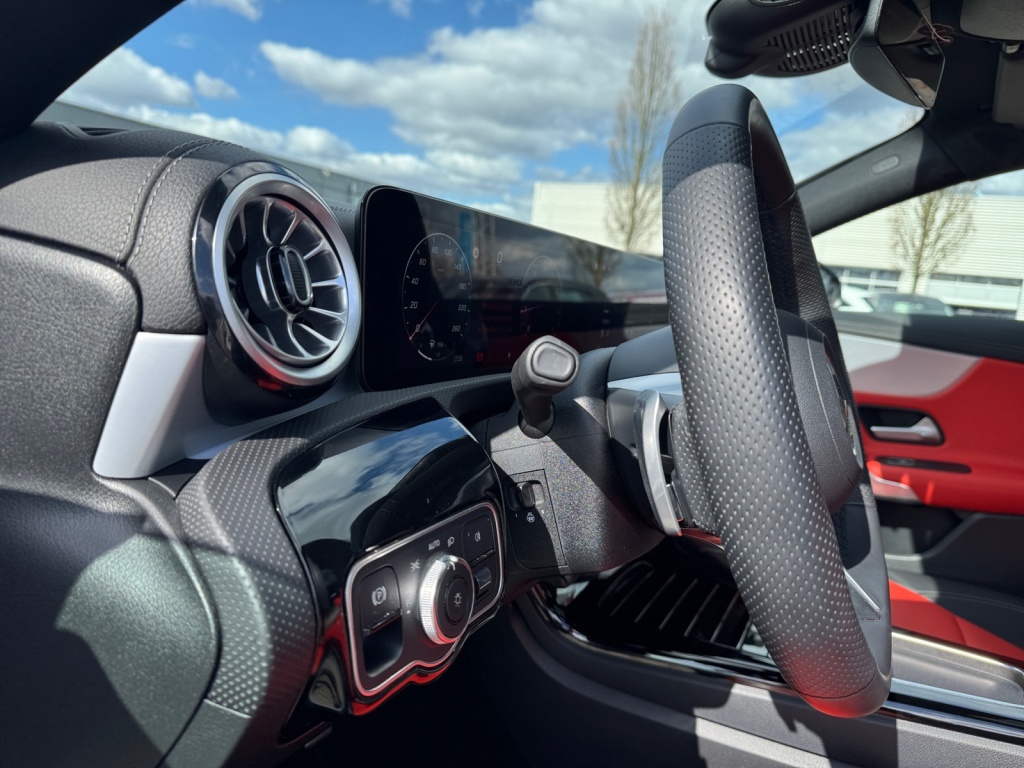 CLA 200 AMG-LINE 7G-DCT+PANO+KEYLESS+PARK-PAKET