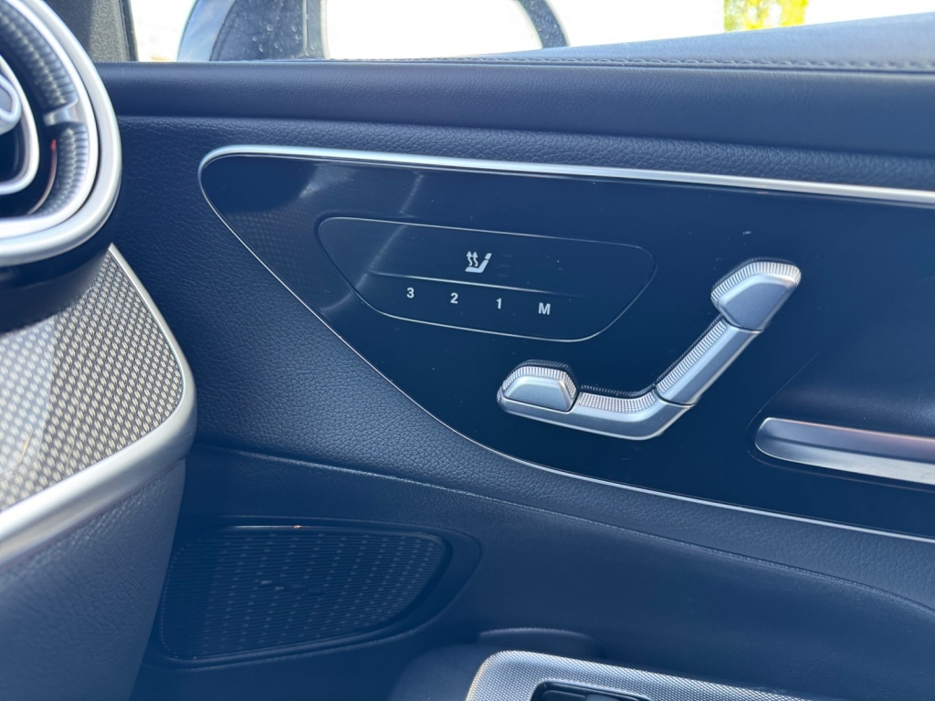 GLC 300 d 4MATIC AMG+NIGHT+NAVI+SHZ+AHK+RFK+LED