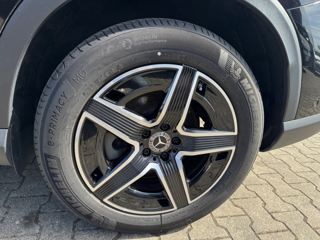 GLC 300 d 4MATIC AMG+NIGHT+NAVI+SHZ+AHK+RFK+LED