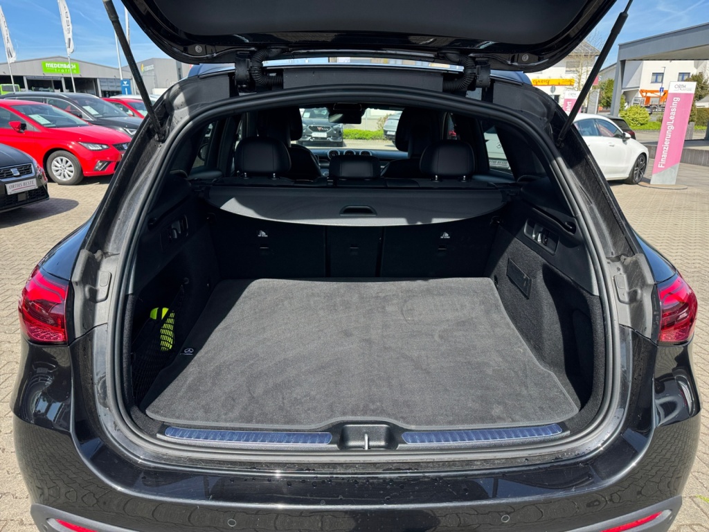 GLC 300 d 4MATIC AMG+NIGHT+NAVI+SHZ+AHK+RFK+LED