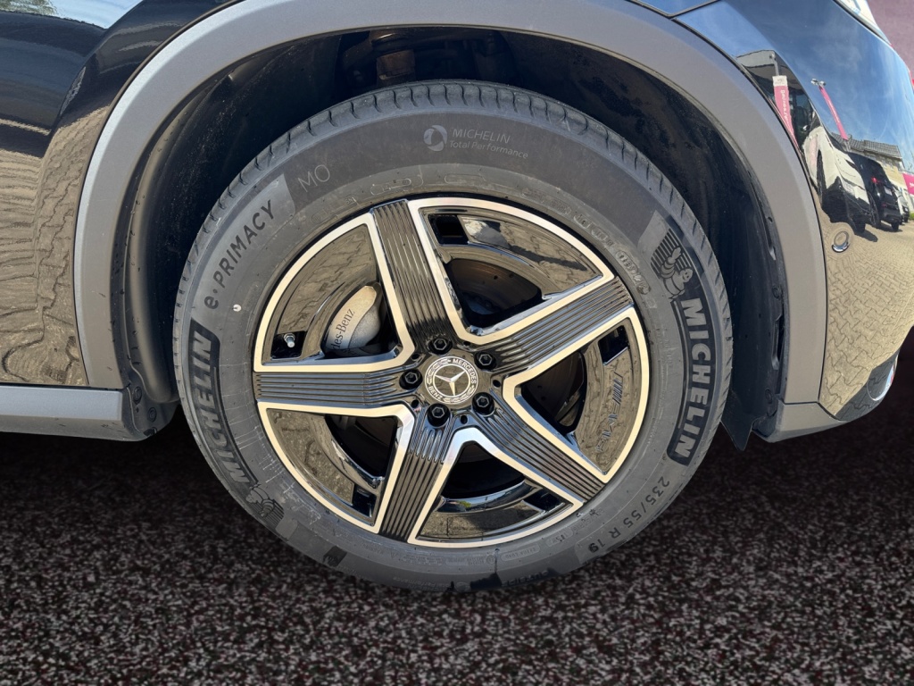 GLC 300 d 4MATIC AMG+NIGHT+NAVI+SHZ+AHK+RFK+LED