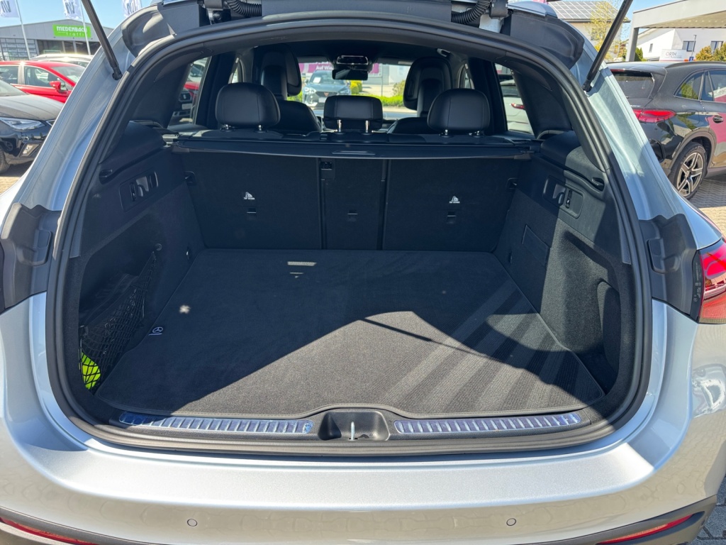 GLC 300 d 4M AMG+NIGHT+NAVI+SHZ+AHK+RFK+LED ACC