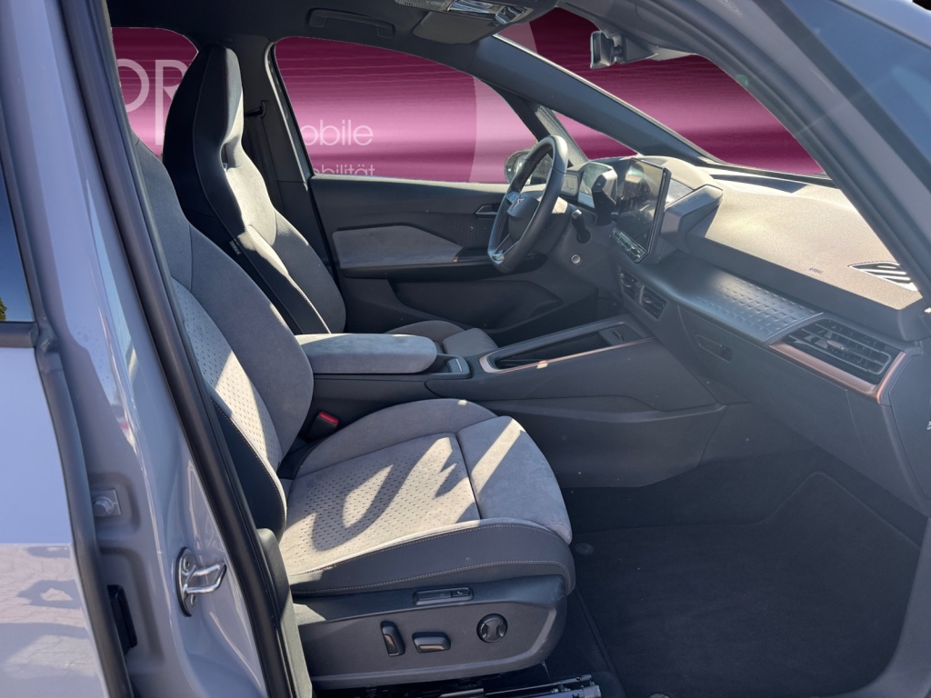 Born 204PS (58kWh) NAVI+SHZ+RFK+PDC+LED 2xKlima