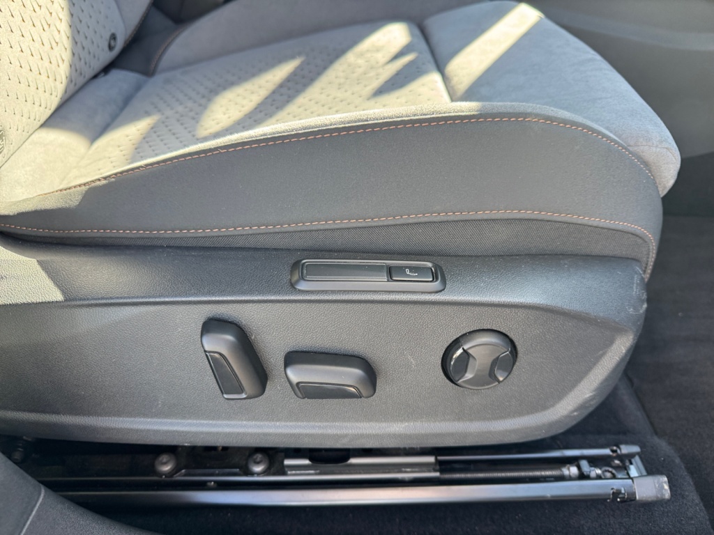 Born 204PS (58kWh) NAVI+SHZ+RFK+PDC+LED 2xKlima