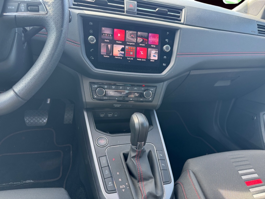 Arona 1.0 TSI FR DSG+ACC+NAVI+SHZ+LED+AHK+RFK LM