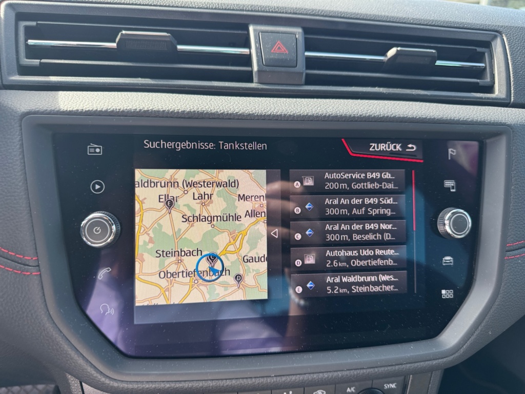 Arona 1.0 TSI FR DSG+ACC+NAVI+SHZ+LED+AHK+RFK LM