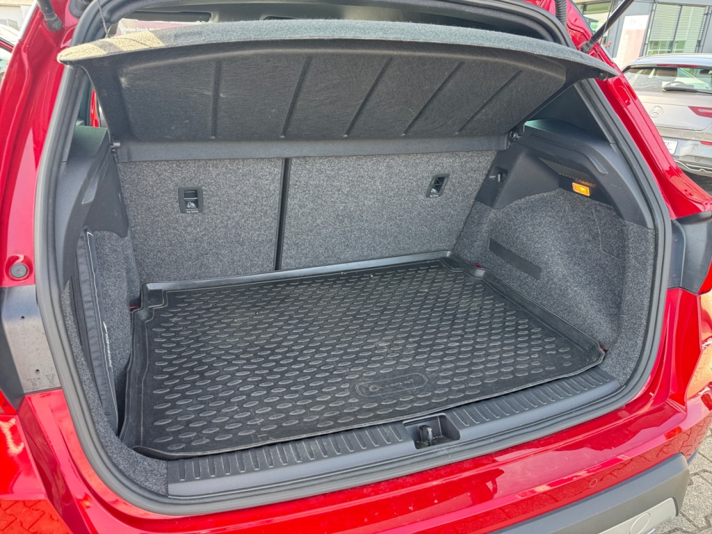 Arona 1.0 TSI FR DSG+ACC+NAVI+SHZ+LED+AHK+RFK LM