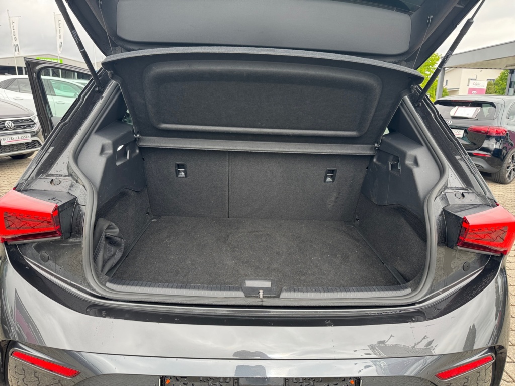 Born 150 (58kWh) NAVI+SHZ+LED+RFK+BEATS+KESSY LM