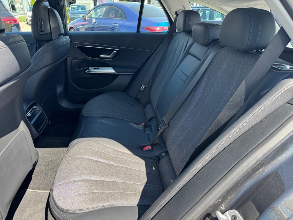 E 220 d T AVANTG+AHK+SHZ+NAVI PREMIUM+CAR-PLAY