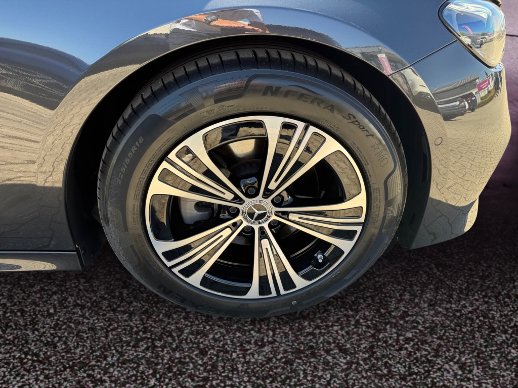 E 220 d T AVANTG+AHK+SHZ+NAVI PREMIUM+CAR-PLAY
