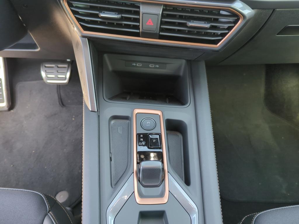 Leon SP 2.0TDI DSG+NAVI+KESSY+EDGE-PAKET ACC LM