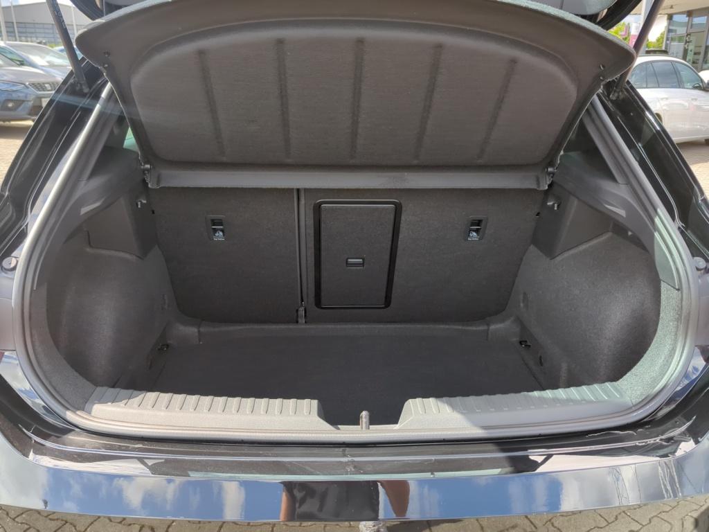 Leon FR 2.0TDI DSG+PANO+NAVI+SHZ+KESSY+PDC+LED