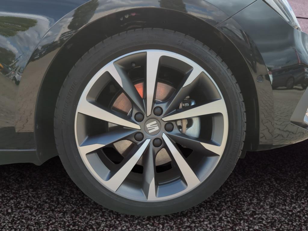 Leon FR 2.0TDI DSG+PANO+NAVI+SHZ+KESSY+PDC+LED