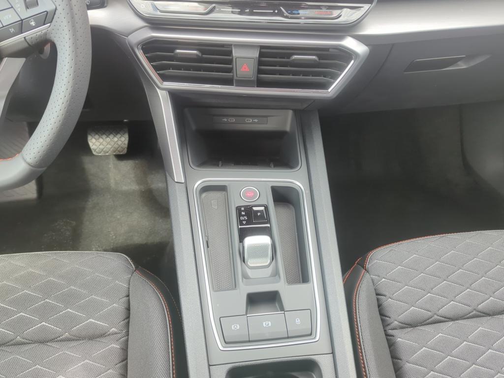 Leon FR 2.0TDI DSG+NAVI+SHZ+KESSY+RFK LED PDC