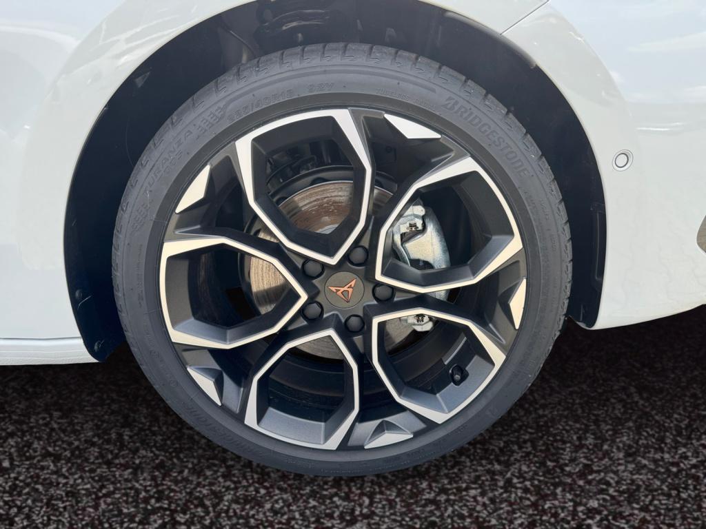 Leon 1.5eTSI DSG MATRIX+NAVI+EDGE-PAKET+LED+PDC