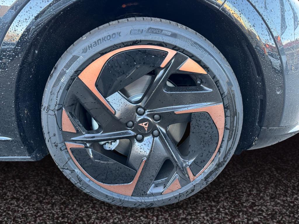 Tavascan 250kW 4Drive VZ ACC+HUD+NAVI+PANNO+LED