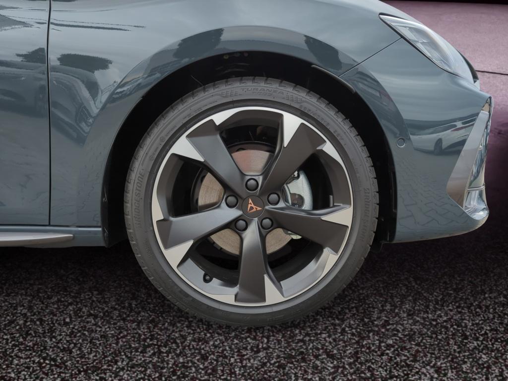 Leon 1.5 eTSI DSG+NAVI+DYNAMIC+SENNHEISER ACC LM